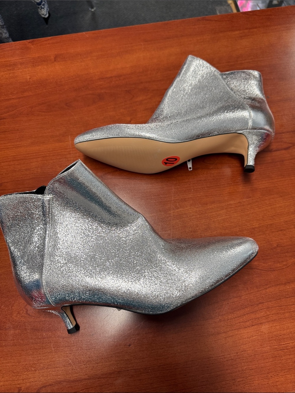 Xoxo metallic kitten heel ankle boots size 10 // 091811
